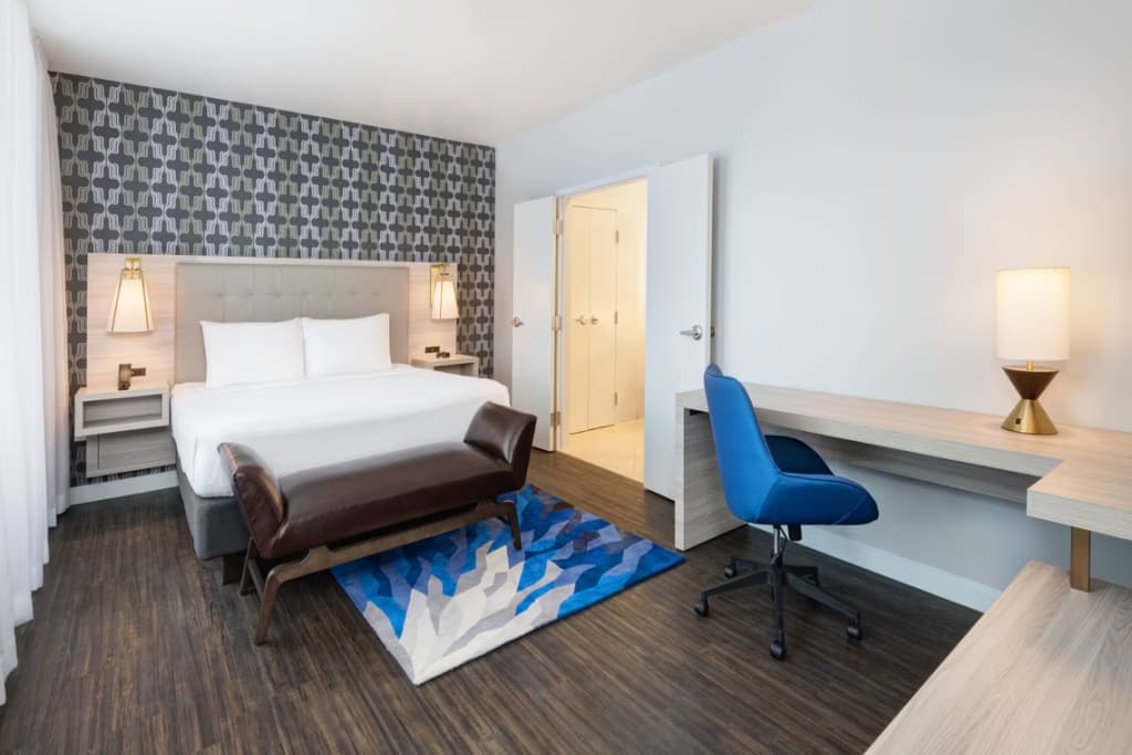 Presidential Double Suite full double bed