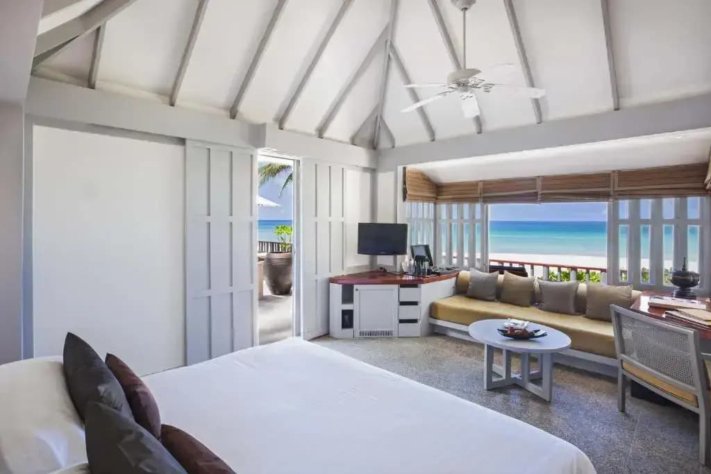Double Beach Suite full double bed