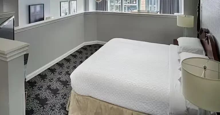 1 Bedroom Lofted Double Suite full double bed