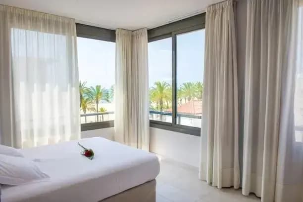 Superior Double Studio with sea view full double bed