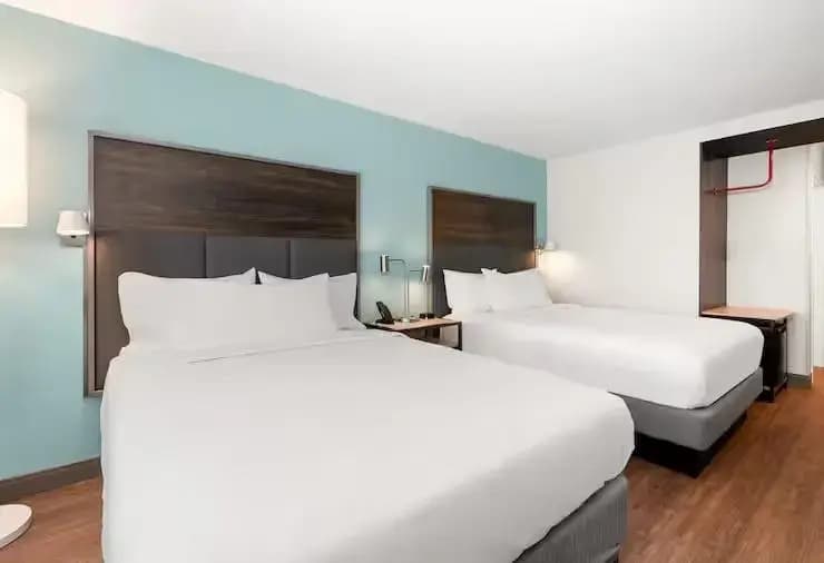 Mobility/Hearing Accessible with Tub Quadruple room