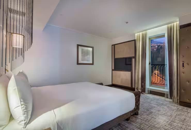 1 Bedroom Double Suite full double bed