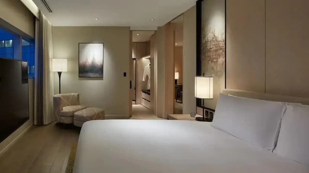 Executive Park Double Suite full double bed