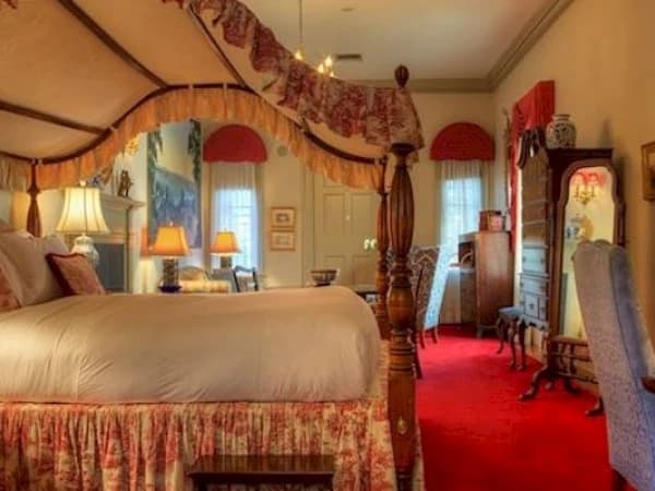 Counting House Double Suite full double bed