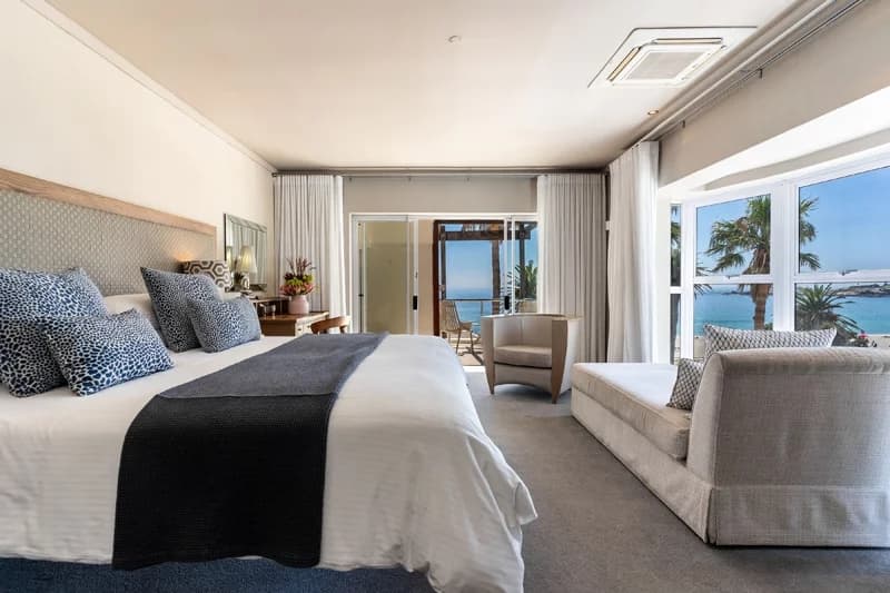 Sea and Mountain Double Suite full double bed