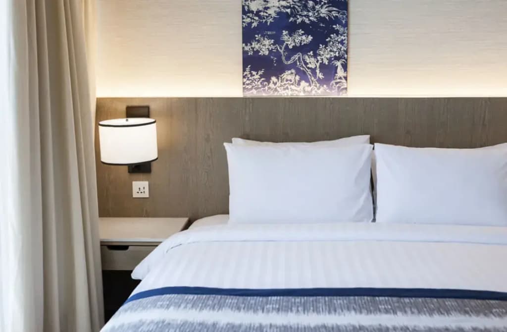 Deluxe Paradise Wing Double room with partial sea view full double bed