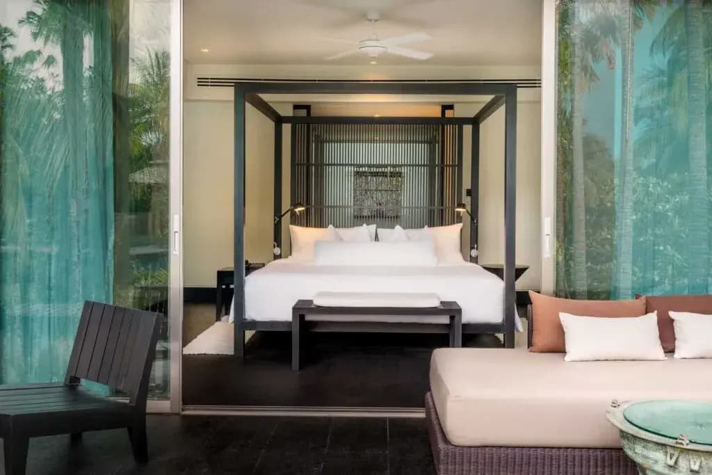 Double Palm Suite full double bed