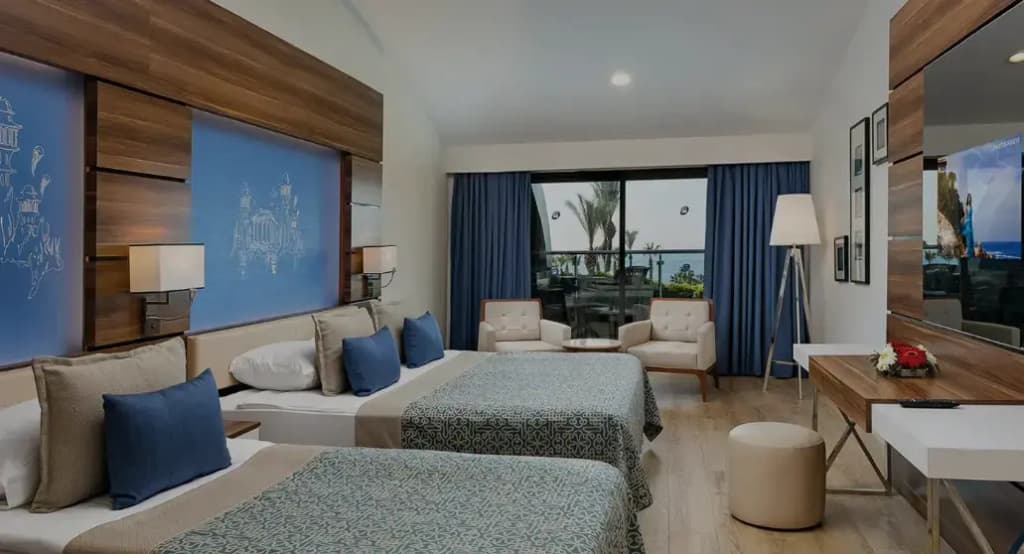 Grand Jacuzzi Double Suite full double bed