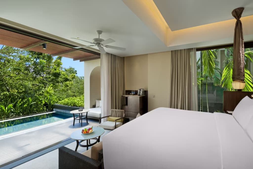 1 Bedroom Jungle Pool Double Suite full double bed