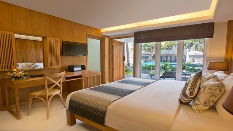 Double Villa Pool View full double bed