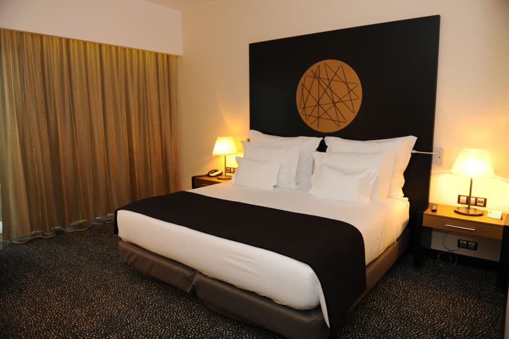 1 Bedroom Premier Plus Double Suite full double bed