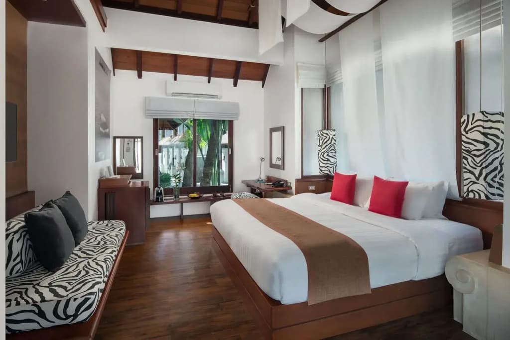 Hydro Double Pool Villa full double bed