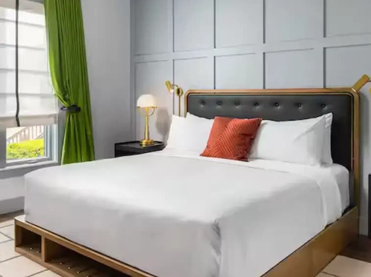 1 Bedroom Double Suite full double bed