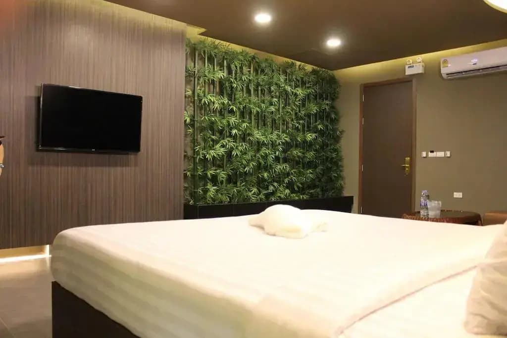Grand Deluxe No Window Double room full double bed