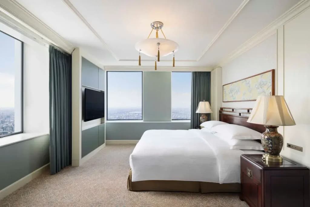 1 Bedroom Chinoiserie Executive Double Suite Skyline View full double bed