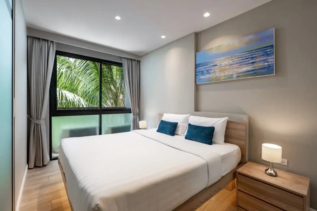 Grand Deluxe Double Suite with pool view full double bed