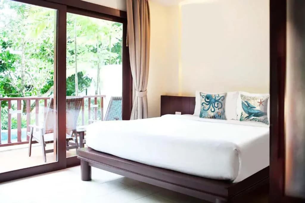 Pool Access Quadruple room with garden view