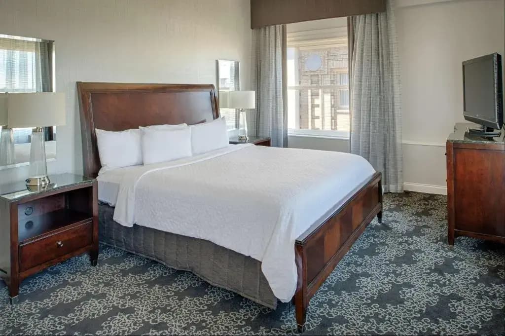 1 Bedroom Presidential Double Suite full double bed