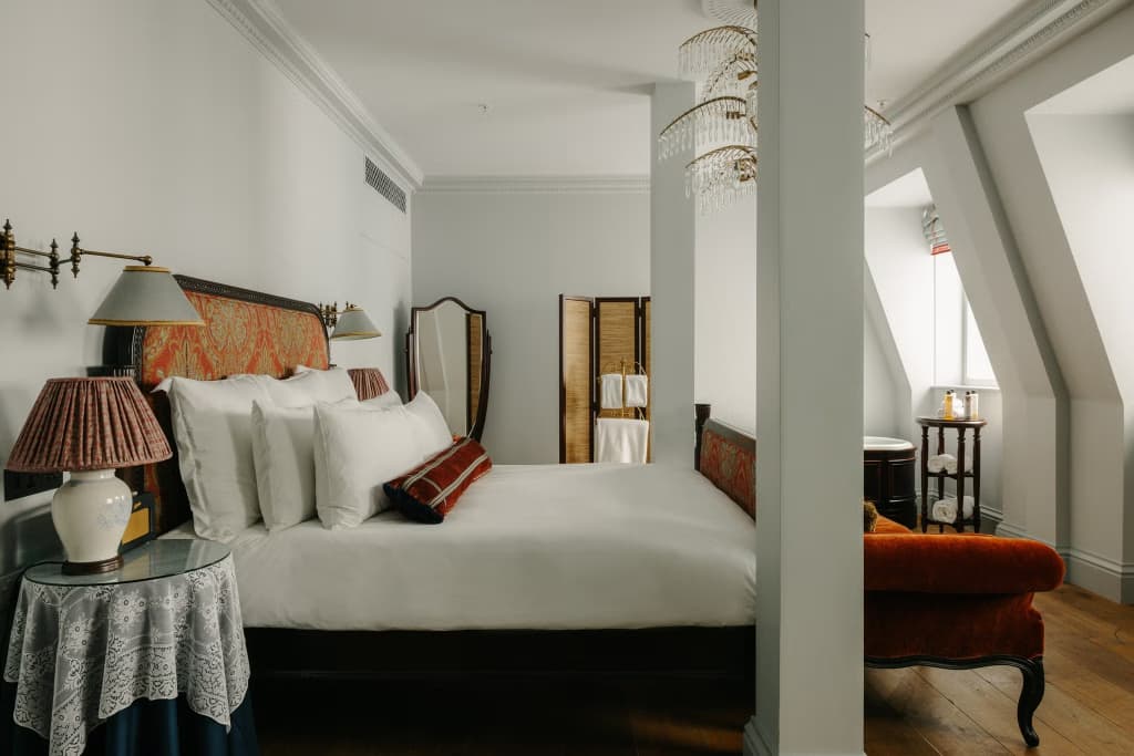 Double Studio Suite full double bed