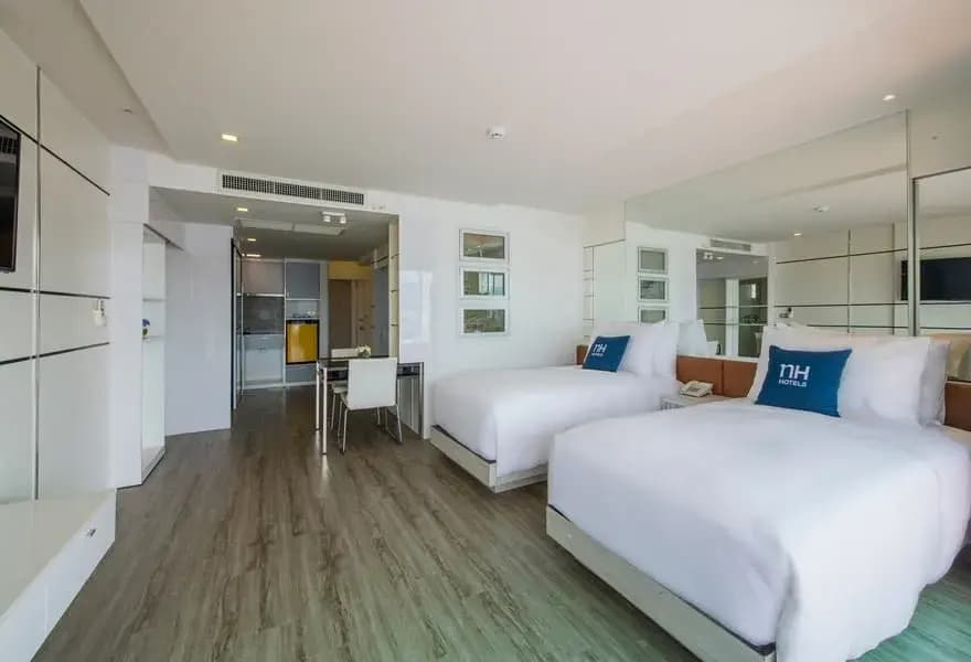 Premier Deluxe Lagoon Double room full double bed