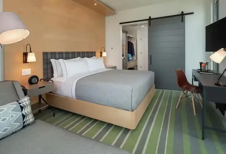 Corner Double room full double bed