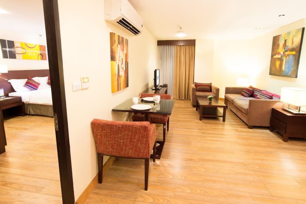 1 Bedroom Double Suite full double bed