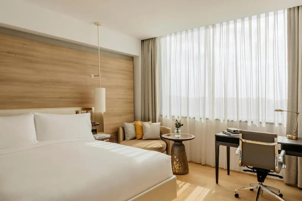 1 Bedroom RedLevel Double Suite full double bed