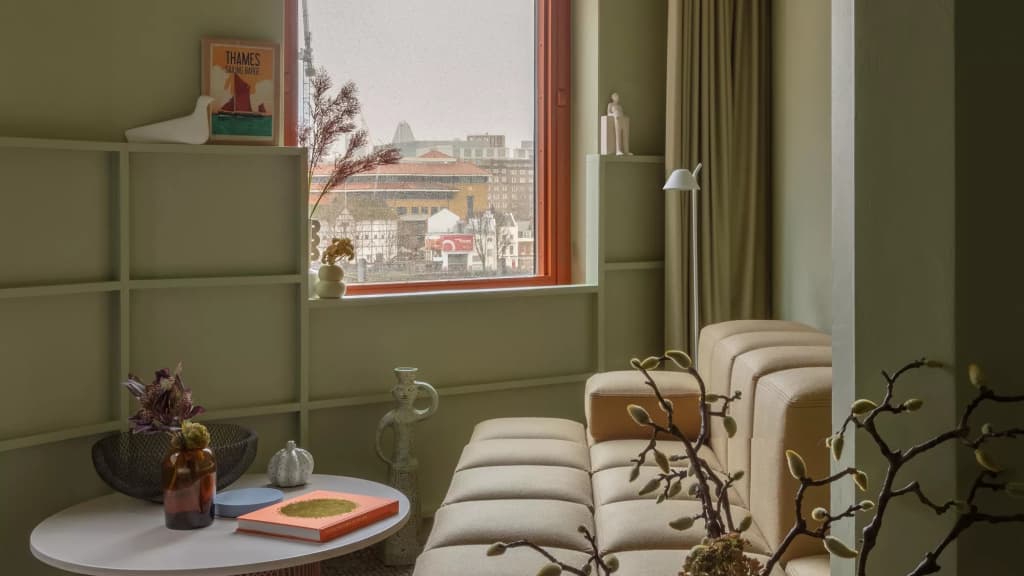 City Double Studio with river view full double bed