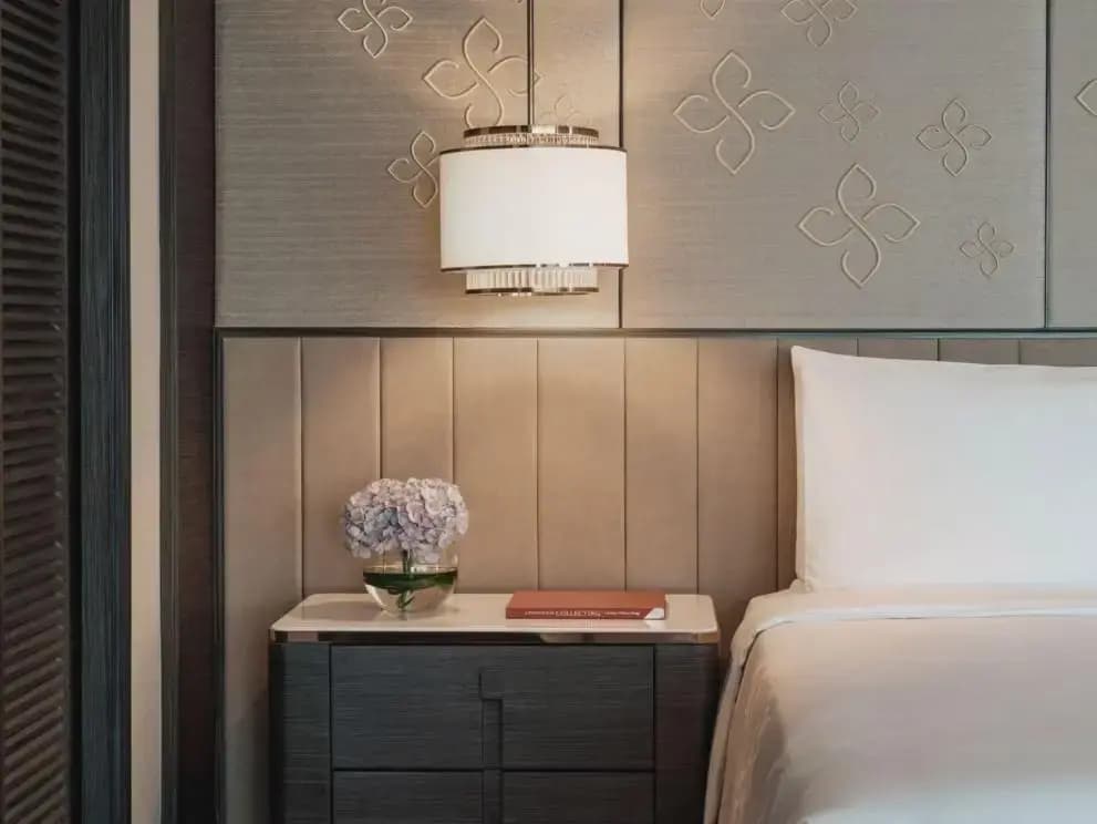 Diplomatic Double Suite full double bed