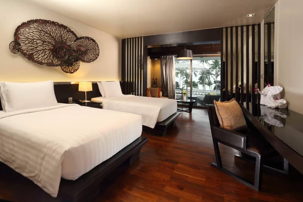 Double Junior Suite with ocean view twin beds