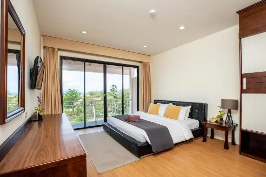 Quadruple Family room
