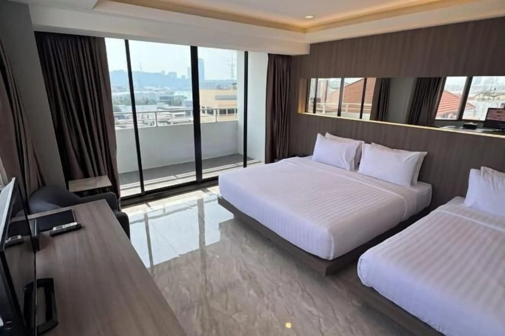 Urban Deluxe Triple room