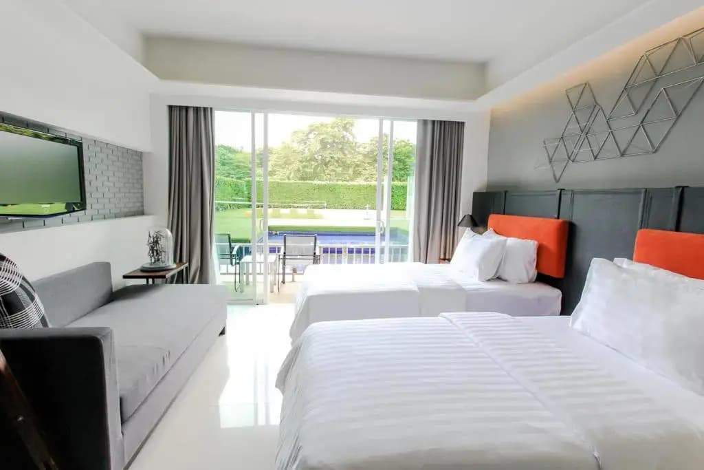 Deluxe Pool Access Double room twin beds