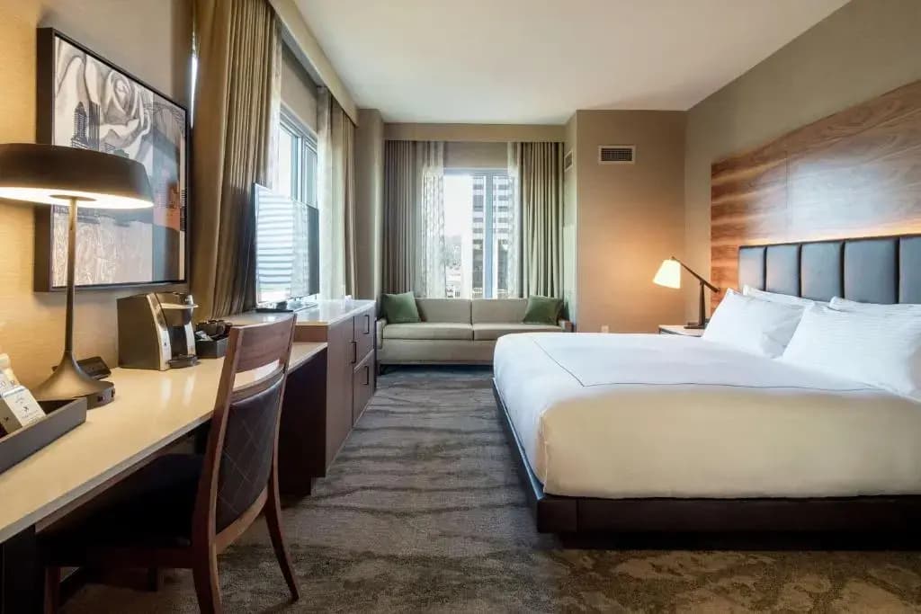 Corner Double room with city view full double bed