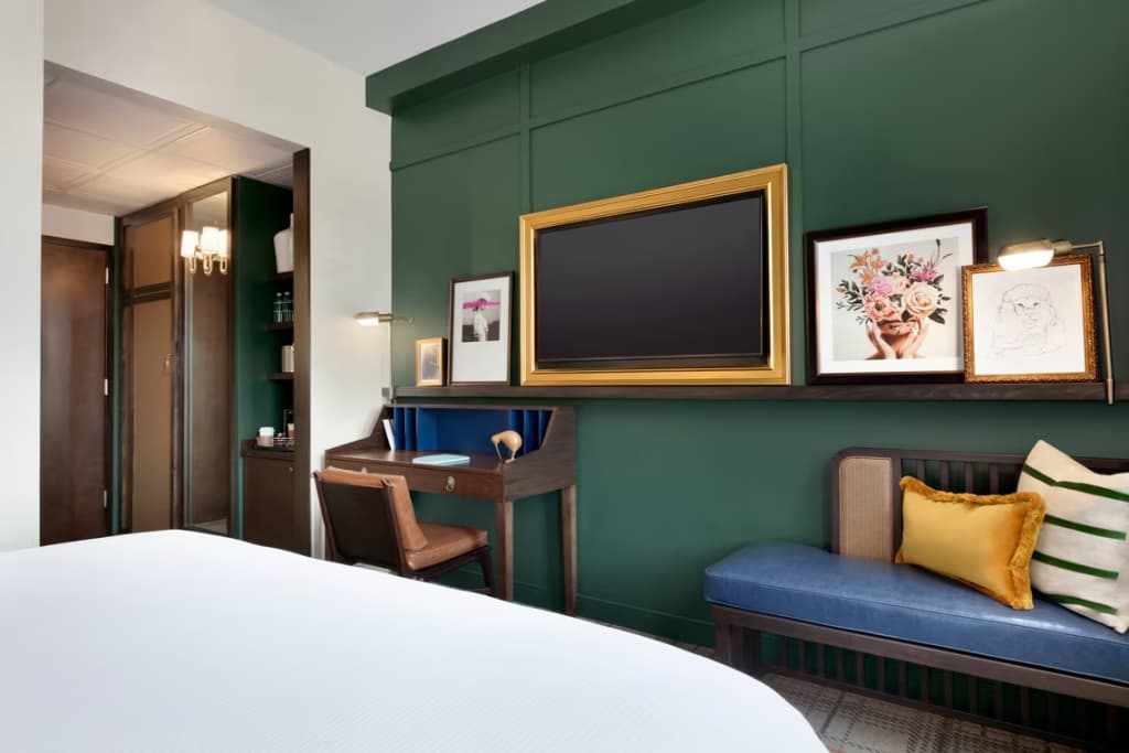 Double room with city view full double bed