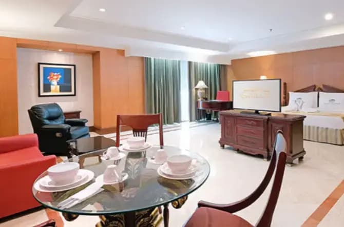Ambassador Double Suite full double bed