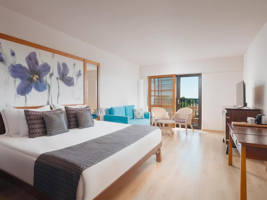 Hill Standard Double room with garden view full double bed