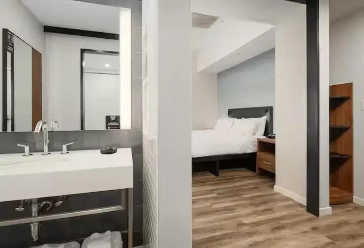 Mobility/Hearing Access Double Studio full double bed