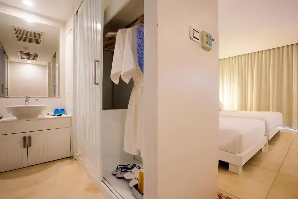 Pool Access Double Villa full double bed
