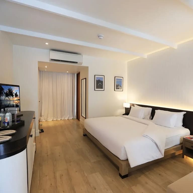 Patio Deluxe Double room full double bed