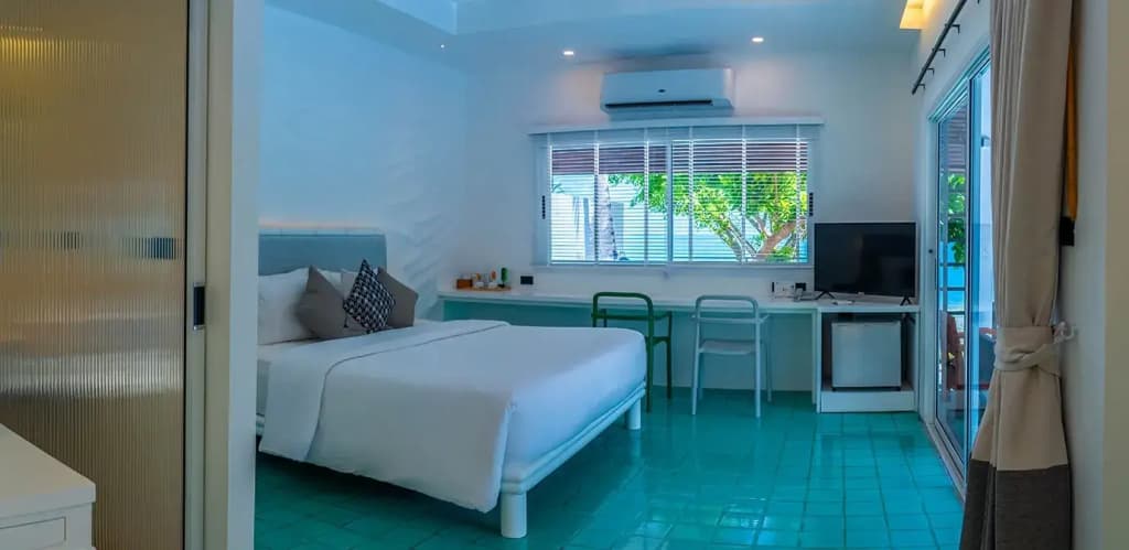 Double Villa Beachfront full double bed