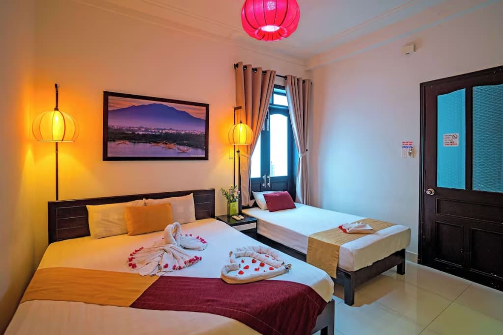 City Triple room