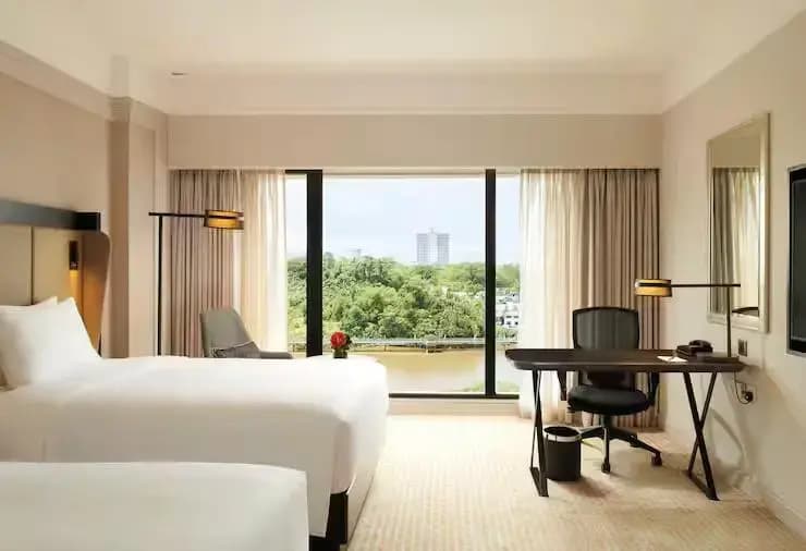 Double Deluxe room with river view twin beds