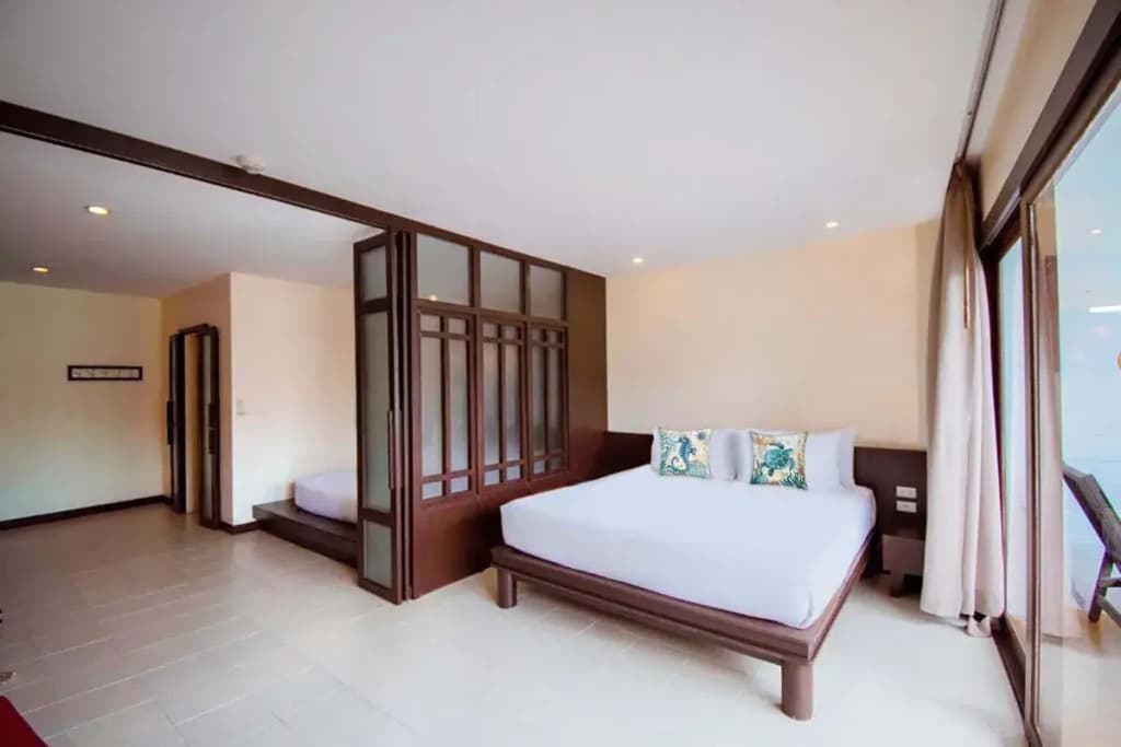 Pool Access Quadruple room with pool view