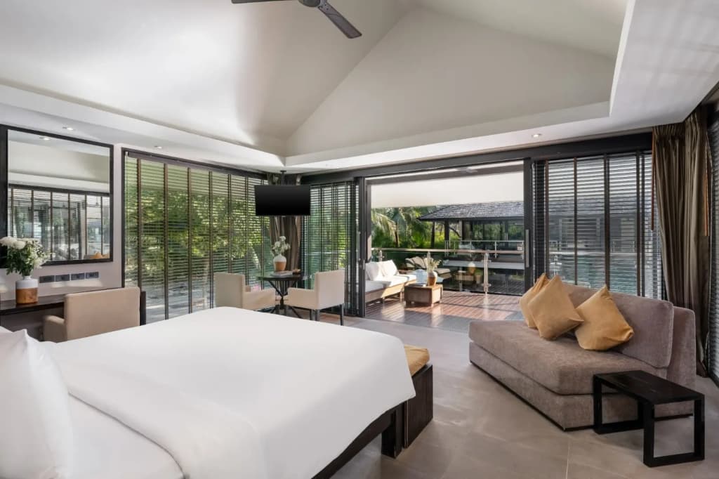 2 Bedrooms Family Suite with pool view