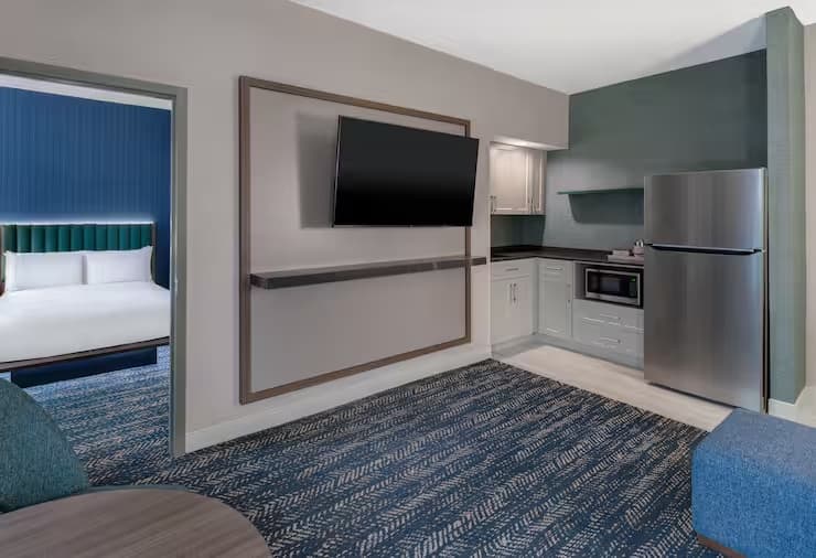1 Bedroom Accessible Double Suite with courtyard view twin beds