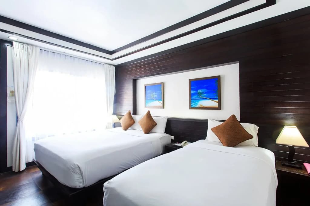 Double Bungalow Poolside full double bed