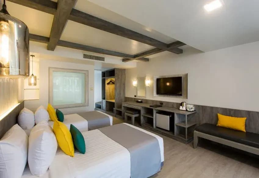 Deluxe Grand Double room with pool view full double bed