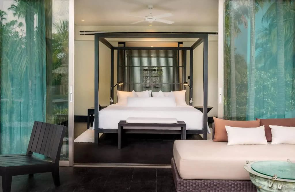 Double Lagoon Suite with balcony full double bed