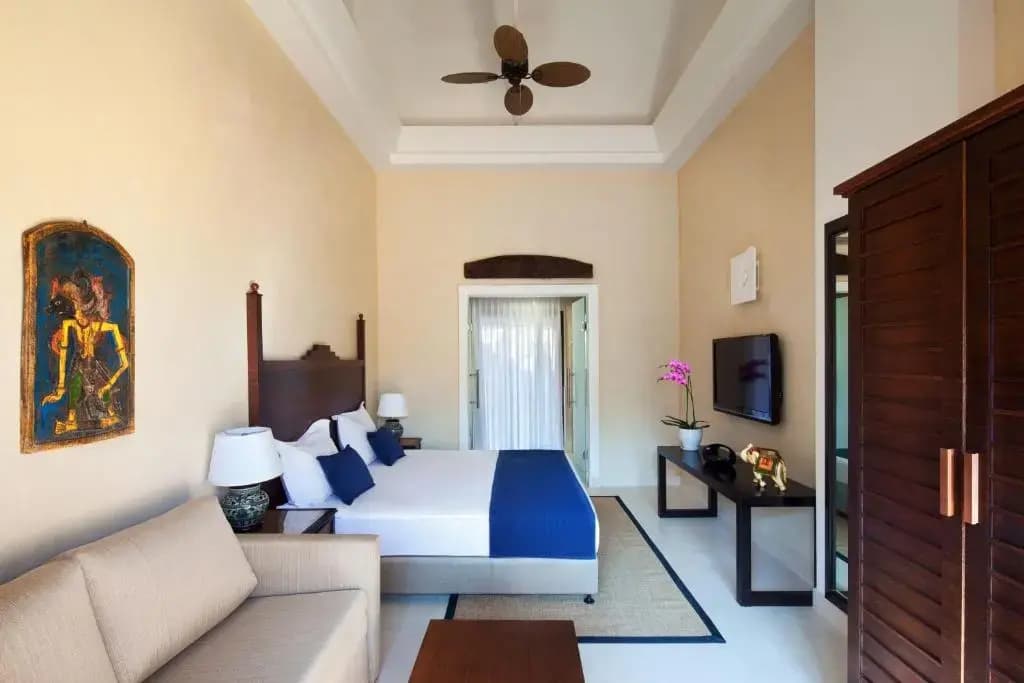 Deluxe Chao Phraya Double room full double bed